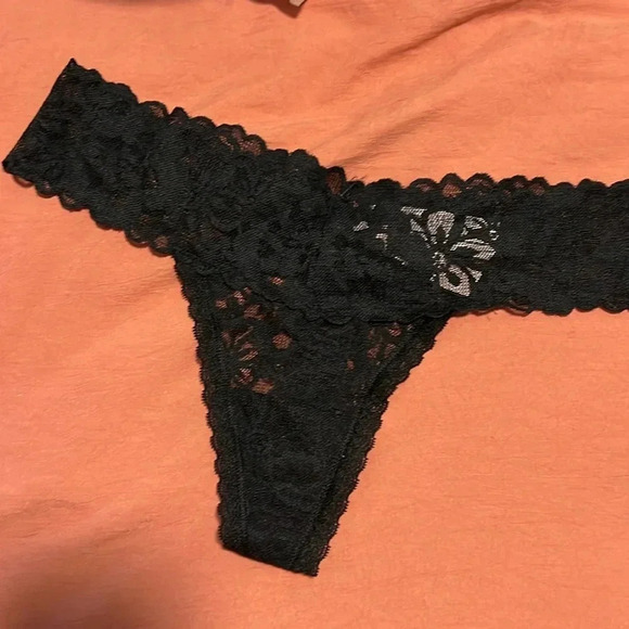 NWT 4 Pack Victoria Secret Thongs Size M - Picture 2 of 11
